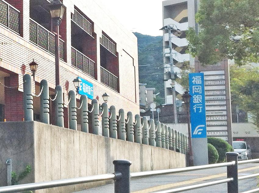 Bank. Fukuoka Moji to the branch 2080m