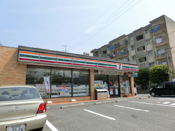 Convenience store. Seven-Eleven Moji Takada store up (convenience store) 701m