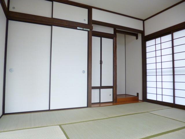 Other introspection. Is a Japanese-style room
