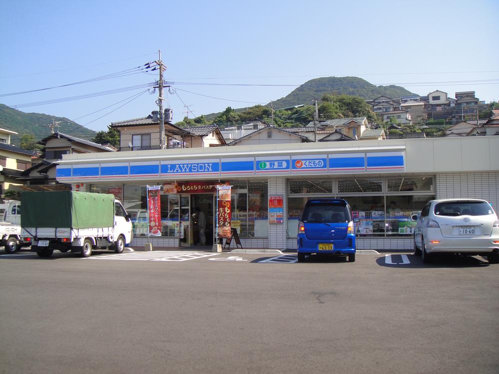 Other.  [Commercial facility] Convenience store (100m)
