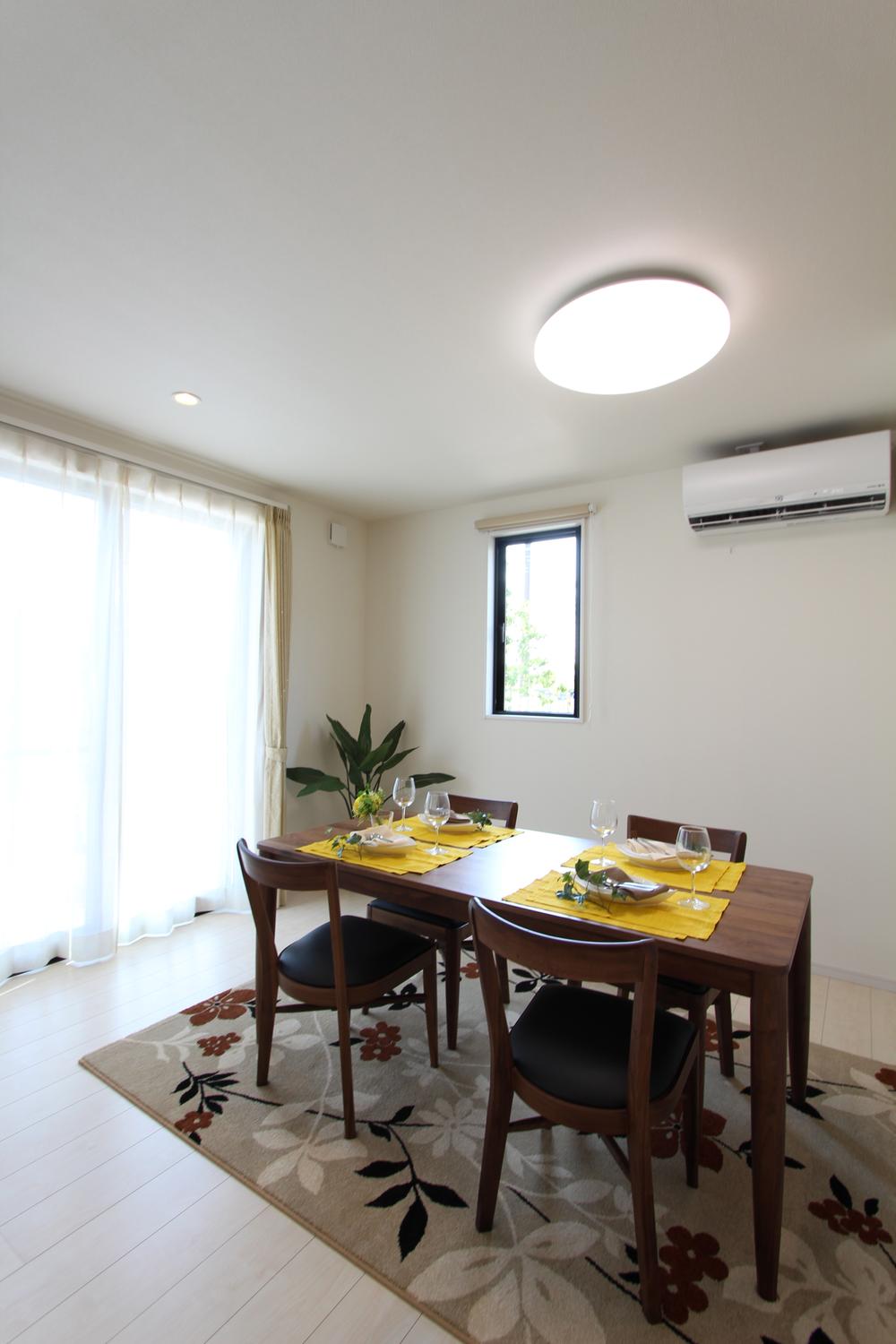 Non-living room. (51-12 Building) Dining In face-to-face kitchen, Conversation of the family is momentum.