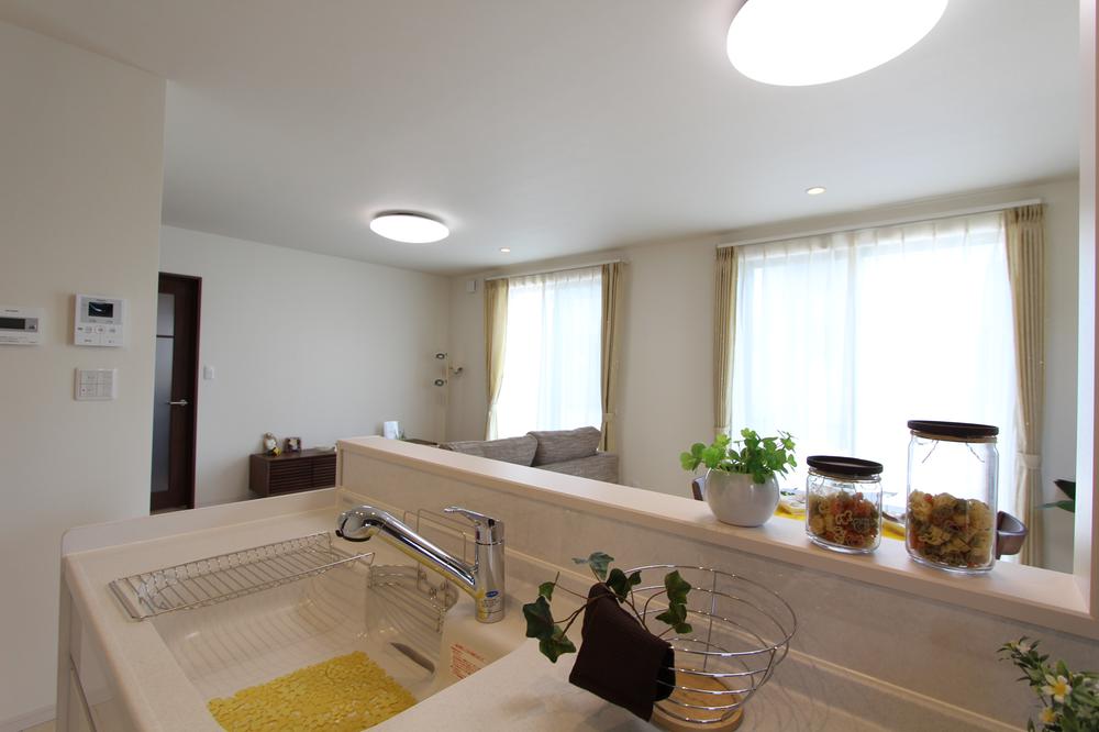 Non-living room. (51-12 Building) landscape from the kitchen Insert a bright sunlight.