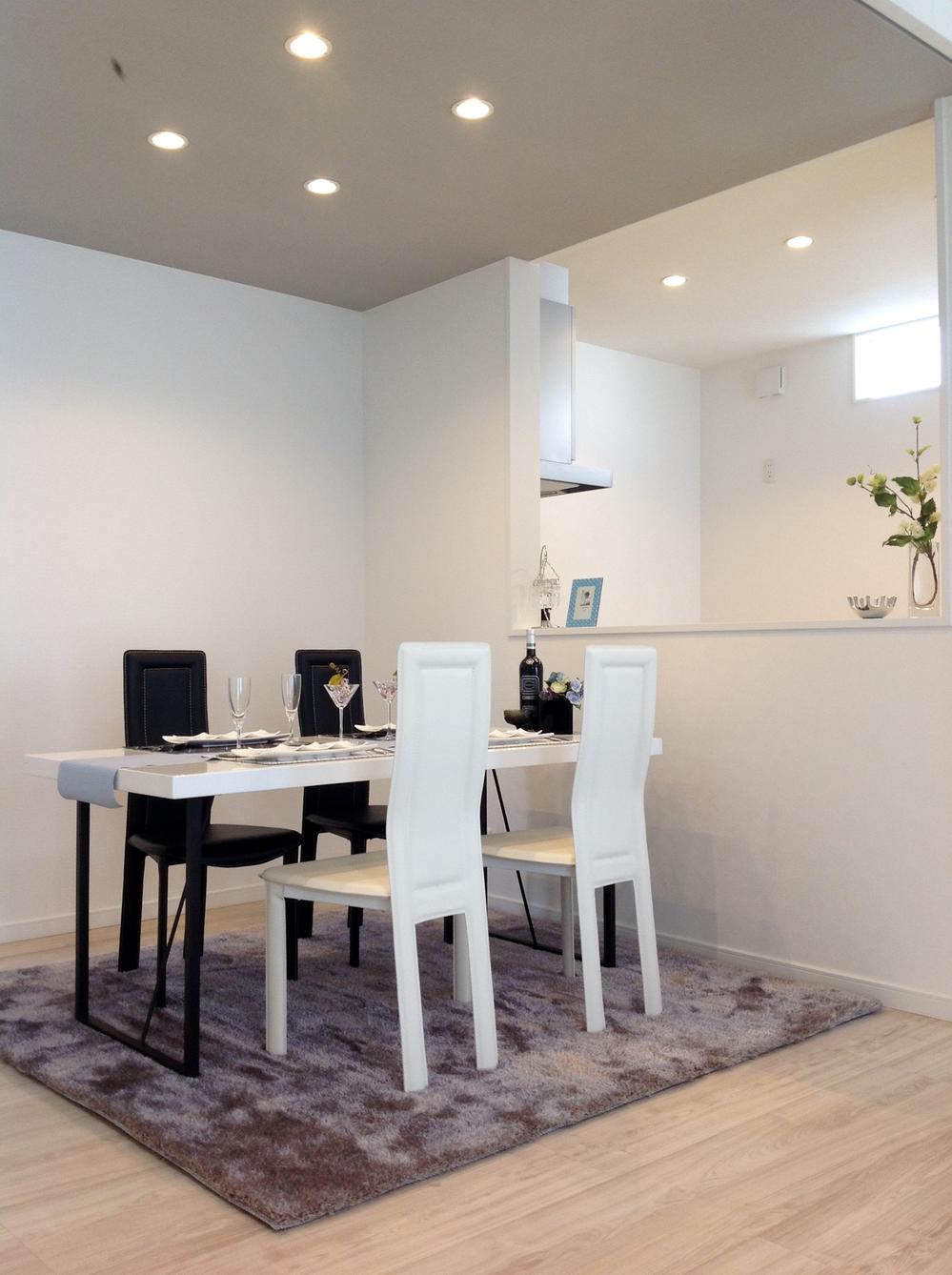 Non-living room. (51-14 Building) simple modern dining. Furnished