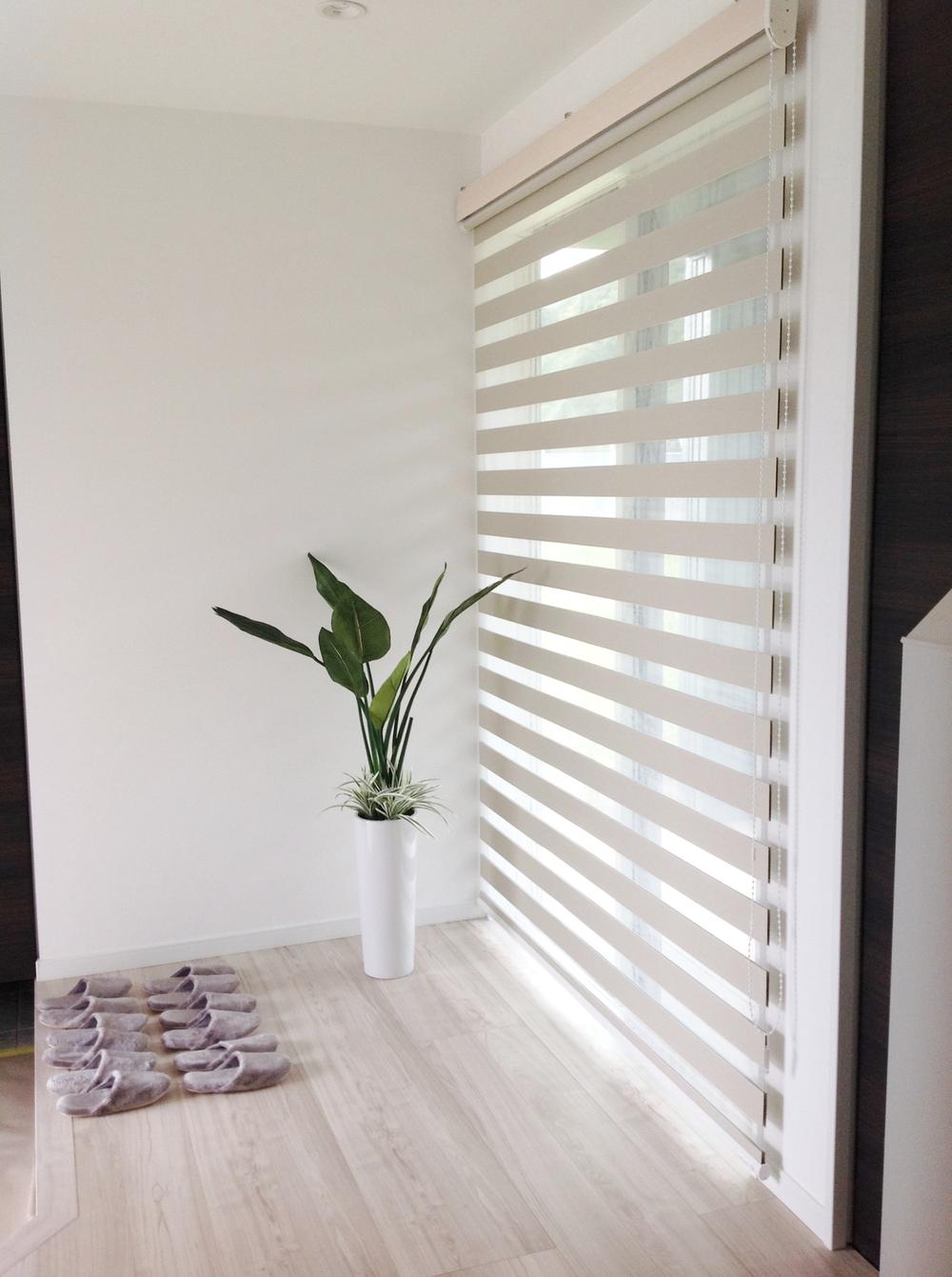 Entrance. (51-14 Building) windows sweeping to the front door Exit bright wind