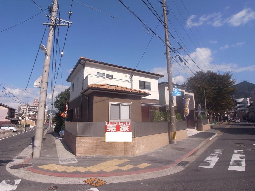 Local appearance photo. Local (10 May 2013) Shooting