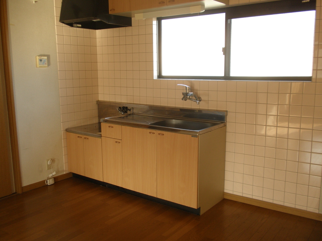 Kitchen. Tiling, Bright kitchen.