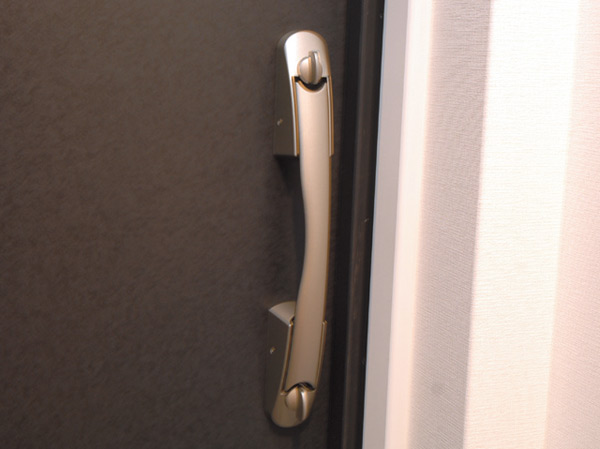 Security.  [Push-pull double lock the front door (CP display goods)] Push-pull door that can be easily opened and closed with a light force. A double lock system, Picking measures is also thorough. Standard equipment seismic Ding ranking door frame.