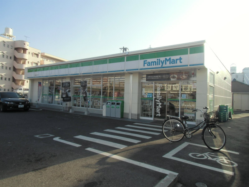 Convenience store. FamilyMart Tobata offshore platform as store up to (convenience store) 443m