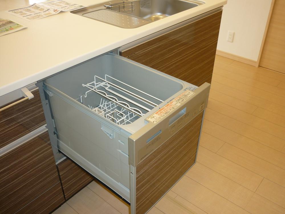 Other Equipment. Since the drawer type of system Kitchen built-in, You can also significantly reduce the burden of housework and out of tableware also smooth.