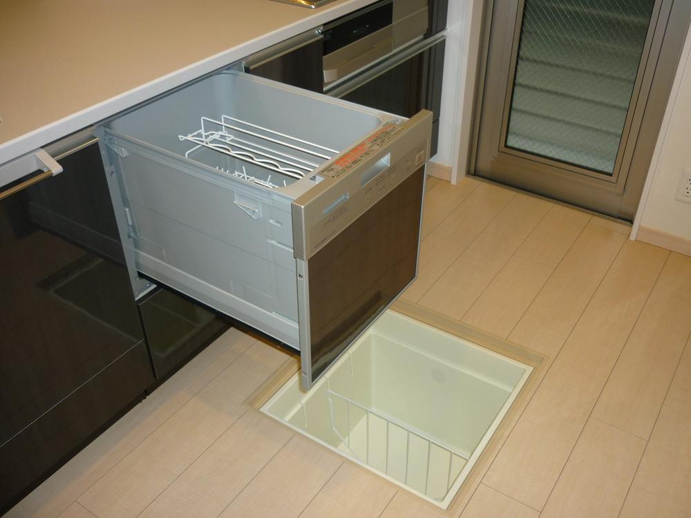 Same specifications photo (kitchen). Standard equipped with a dish washing dryer