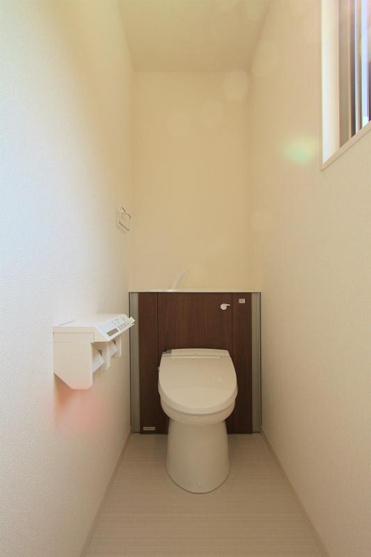 Toilet. 2013 September 18, shooting