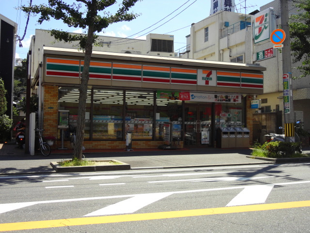 Convenience store. Seven-Eleven Tobata eve of a festival vigil store up (convenience store) 715m