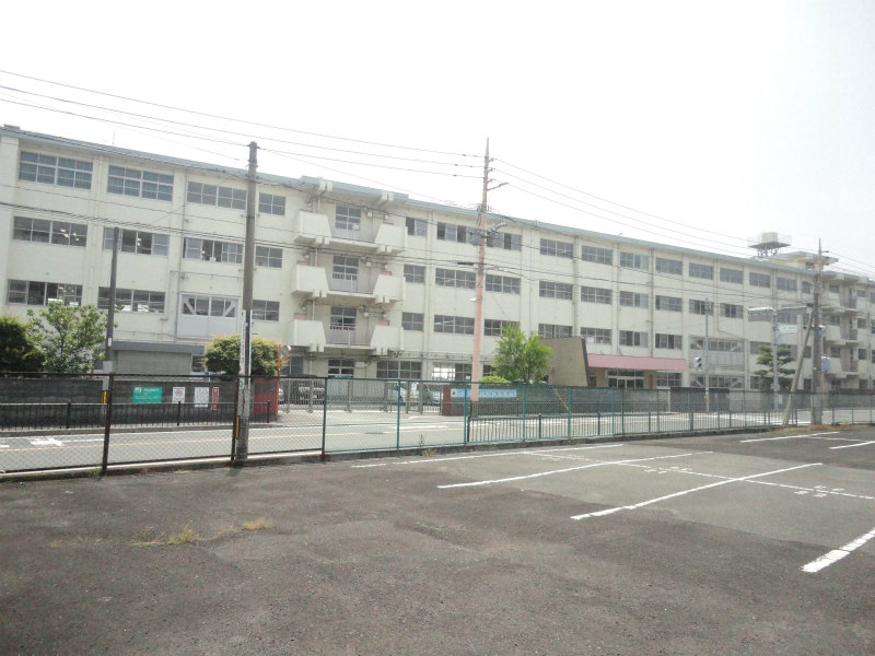 Primary school. Until the (elementary school) 90m