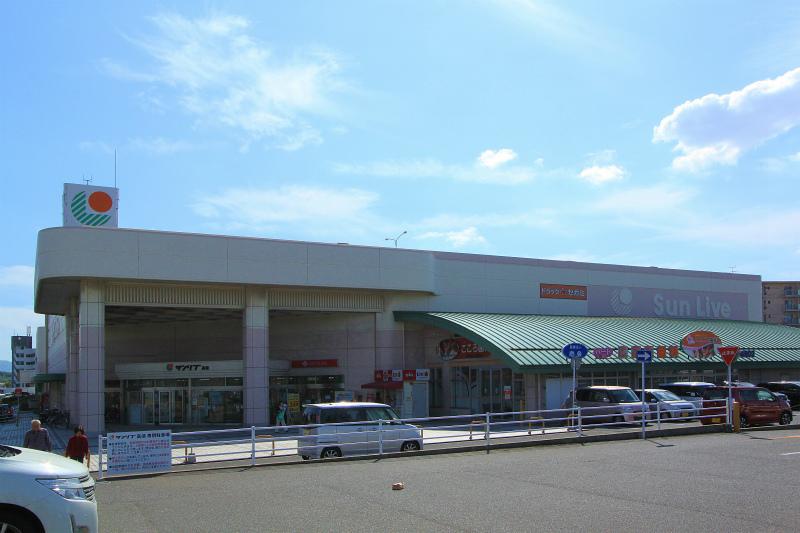 Shopping centre. Sanribu Takasu to the store 763m