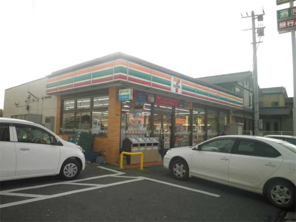 Convenience store. Seven-Eleven Wakamatsu Fujinoki store up (convenience store) 692m