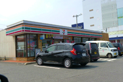 Convenience store. Seven-Eleven Wakamatsu Takasuhigashi 4-chome up (convenience store) 607m