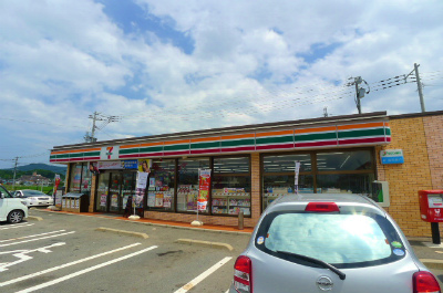 Convenience store. Seven-Eleven Wakamatsu Higashifutajima store up (convenience store) 494m