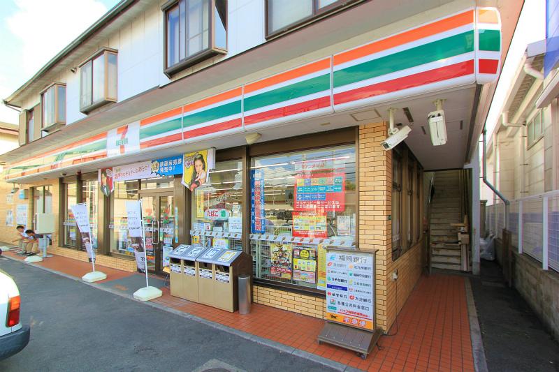 Convenience store. 428m to Seven-Eleven Wakamatsu Takasu shop