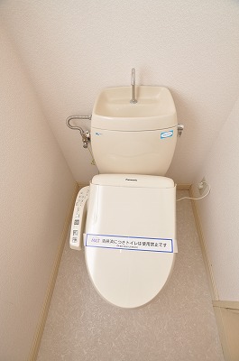 Toilet. Heating function with toilet seat