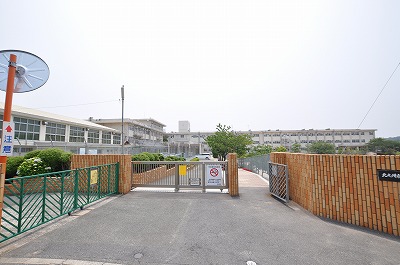 Primary school. Municipal Takasu 110m up to elementary school (elementary school)