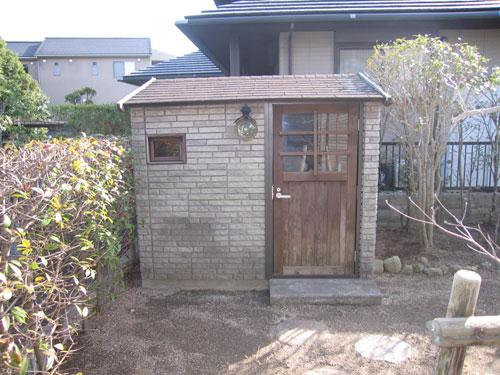 Garden. Brick tiles bonded warehouses