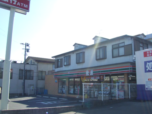 Convenience store. Seven-Eleven Wakamatsu Takasuhigashi 4-chome up (convenience store) 770m