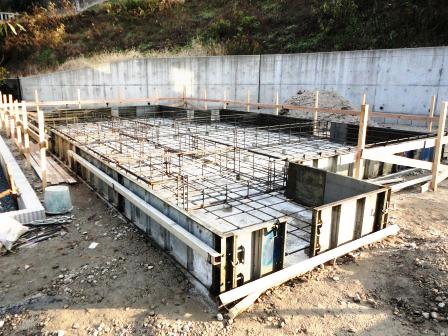 Construction ・ Construction method ・ specification. It has adopted a strong solid foundation to subsidence. It can be conveyed to the ground and the slab to disperse the load, It is possible to increase the durability and earthquake resistance against differential settlement.