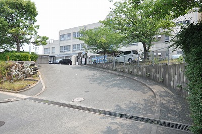 Junior high school. Takasu 850m until junior high school (school district) (junior high school)
