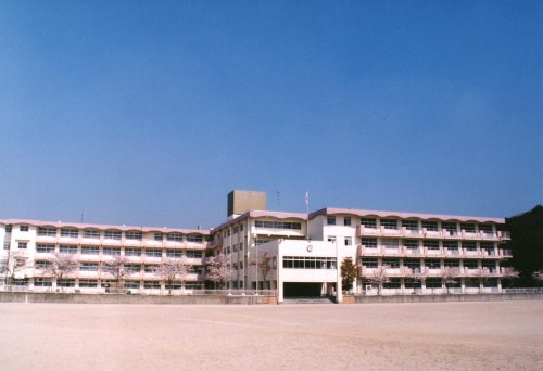 Junior high school. 1084m to Kitakyushu two islands junior high school (junior high school)