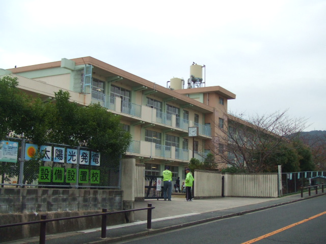 Primary school. 288m to Kitakyushu Kamooda elementary school (elementary school)
