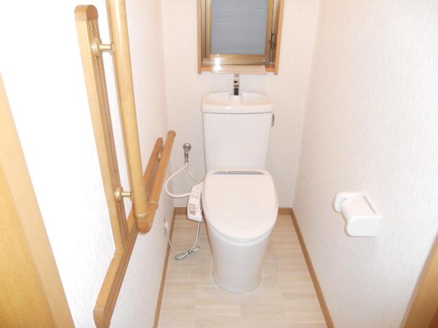 Toilet. Indoor (September 2013) Shooting