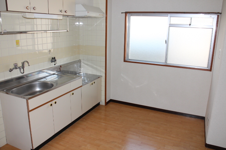 Living and room. Good ventilation There is a window in the kitchen part ☆