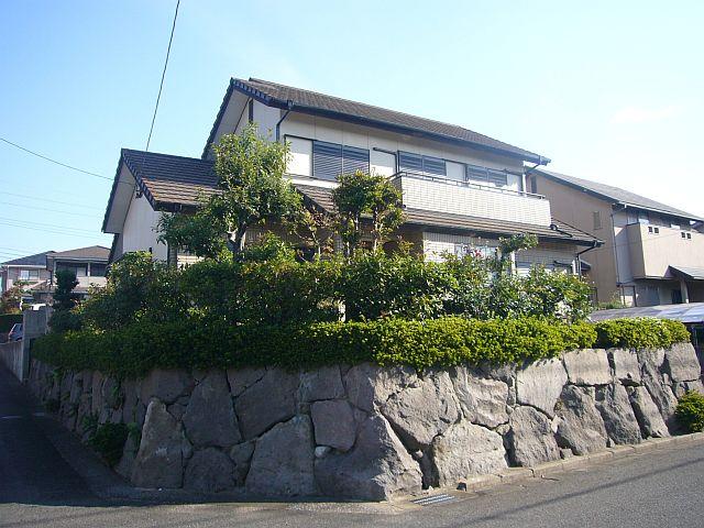 Local appearance photo. Corner lot in the south side and the north-west side contact road!