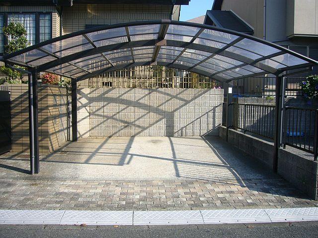Parking lot. Two with carport parallel!
