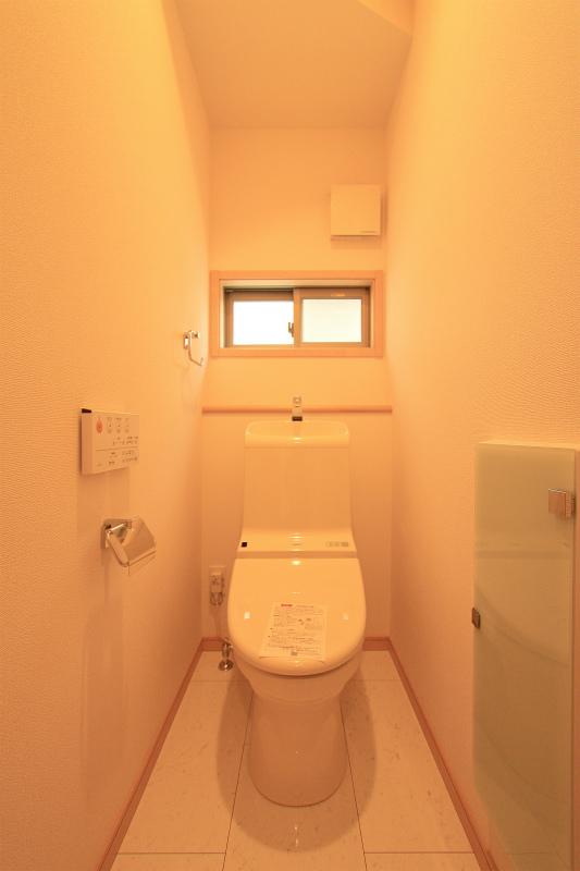 Toilet. September 20, 2013 shooting