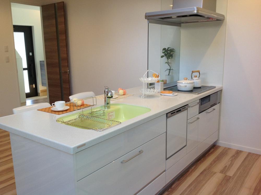Other Equipment. Face-to-face kitchen of the latest model ・ Fashionable artificial marble sinks