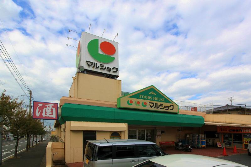 Shopping centre. Until Marushoku pebble shop 383m
