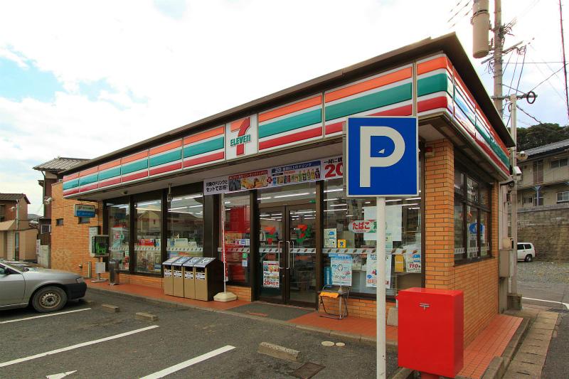 Convenience store. Seven-Eleven 150m to Wakamatsu pebble shop