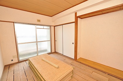 Other room space. Replace the tatami mat rooms! Replacement under construction