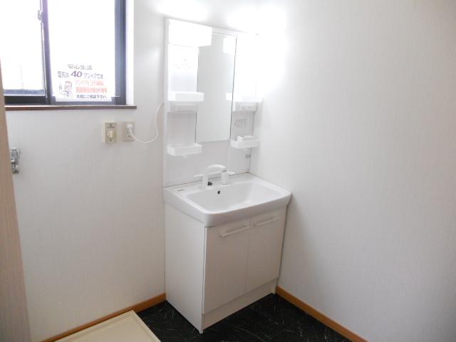 Wash basin, toilet