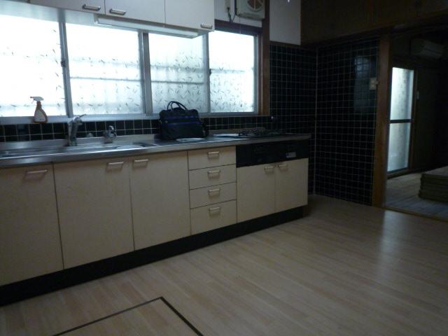 Kitchen. Indoor (11 May 2013) Shooting