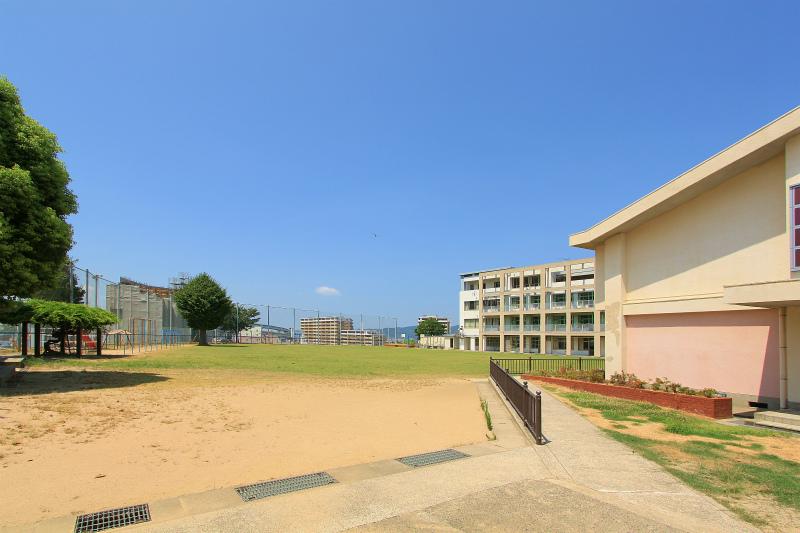 Primary school. 720m to Yahata elementary school