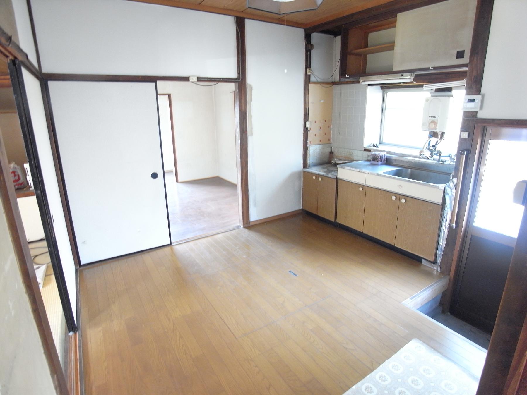 Living and room. Underfloor Storage ・ Yes back door