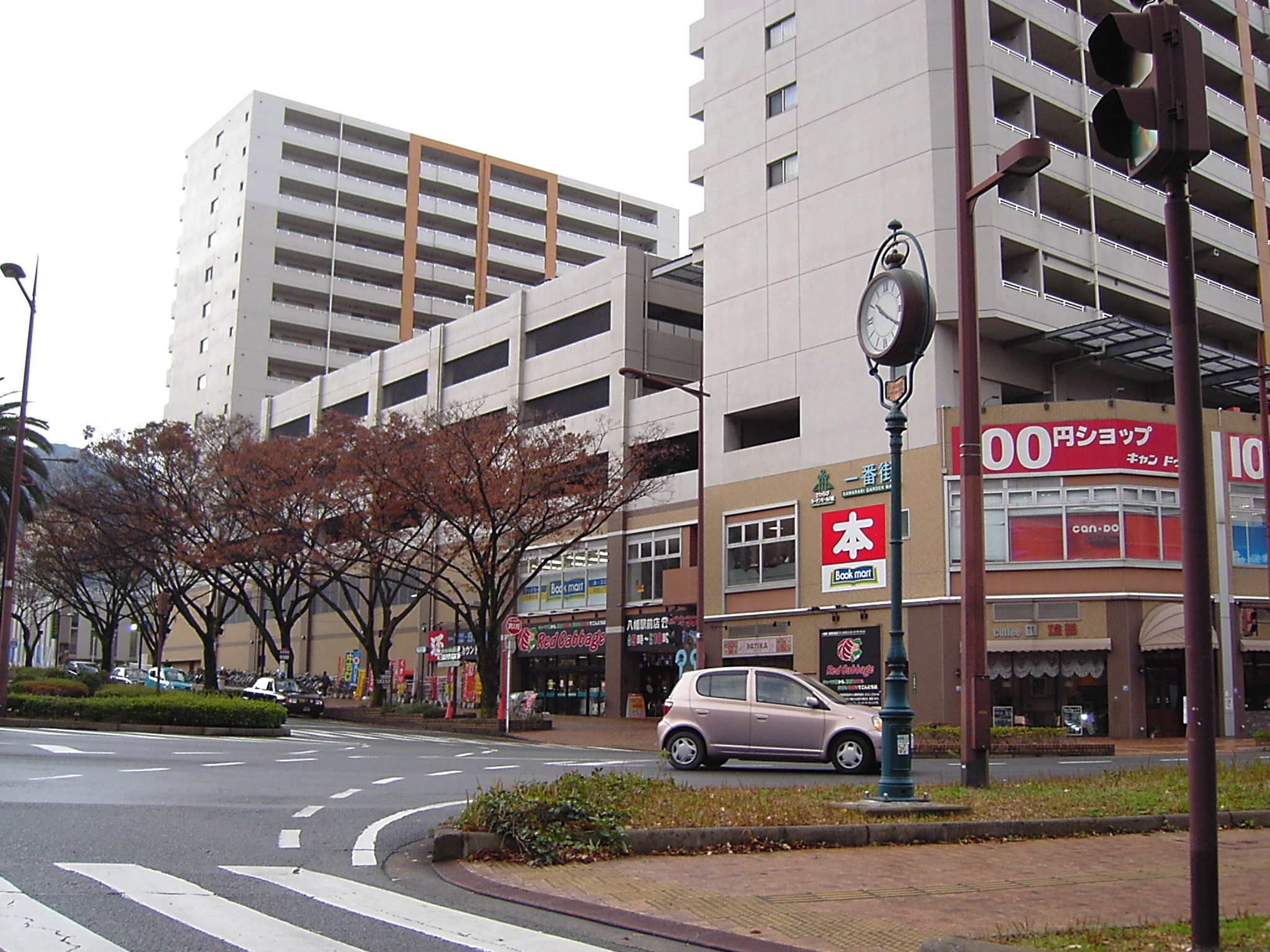 Shopping centre. Sawarabi Garden Mall Hachiman Ichibangai (shopping center) to 400m