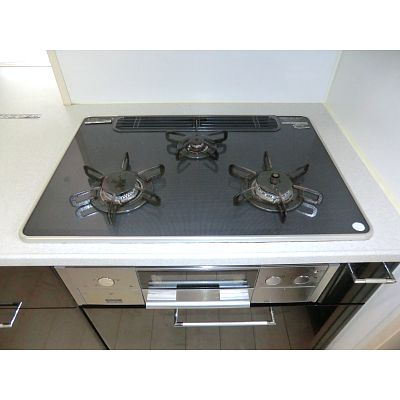 Other Equipment. 3-neck with gas stove