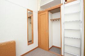 Living and room. closet ・ With a full-length mirror