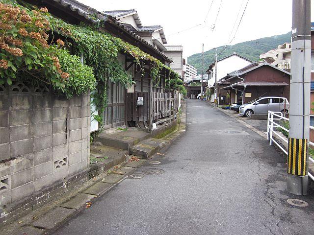 Local photos, including front road. Okura elementary school 2-minute walk! 