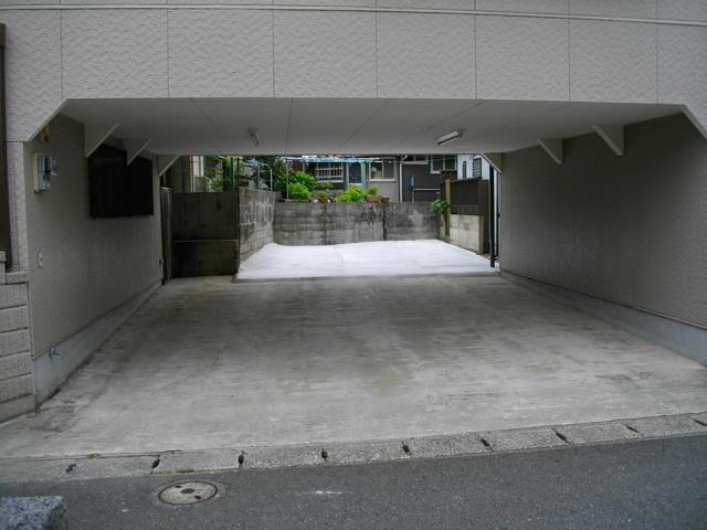 Parking lot. Local (June 2013) Shooting