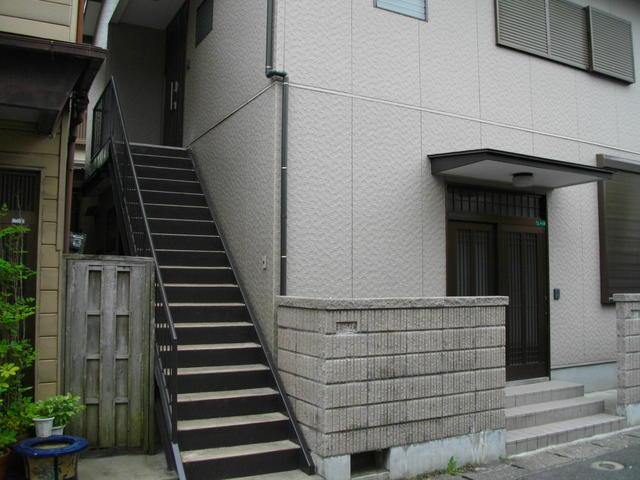 Entrance. Local (June 2013) Shooting