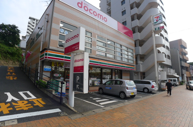 Convenience store. Seven-Eleven Yawata center-cho store (convenience store) to 177m